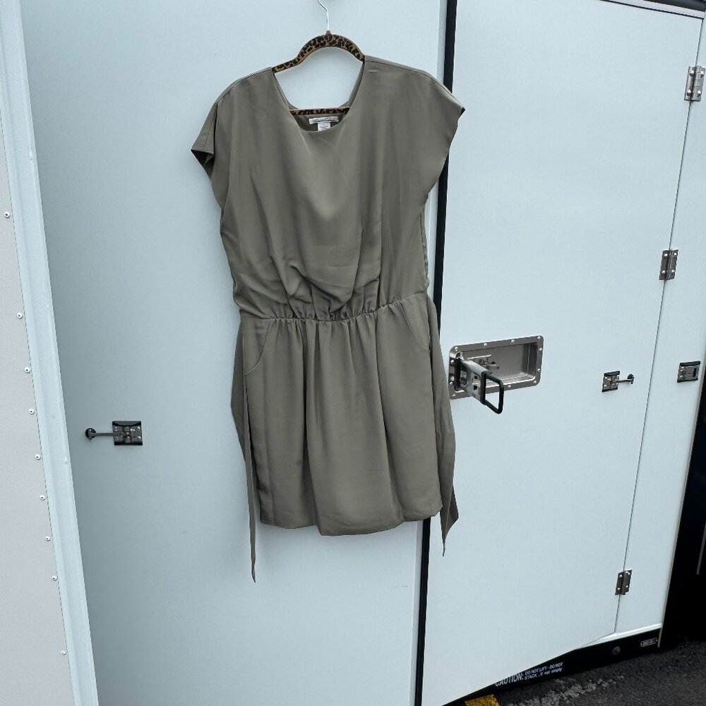 Kenneth Cole New York Olive Green Short Sleeve Belted Dress – Size 8